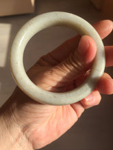Load image into Gallery viewer, 54.6mm 100% Natural white/beige with floating dandelions nephrite jade bangle HT99
