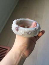 Load image into Gallery viewer, 58mm 100% natural white/gray/pink/brown/purple Quartzite (Shetaicui jade) carved flowers bangle XY111