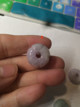 Load image into Gallery viewer, 16mm 100% natural light green/purple carved lotus jadeite jade beads K120