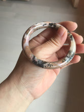 Load image into Gallery viewer, 52.8mm 100% natural fresh light pink/black round cut rose stone (Rhodonite)bangle XY104