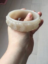 Load image into Gallery viewer, 61mm 100% natural light pink beige white Quartzite (Shetaicui jade) carved flowers bangle XY113