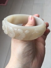 Load image into Gallery viewer, 61mm 100% natural light pink beige white Quartzite (Shetaicui jade) carved flowers bangle XY113
