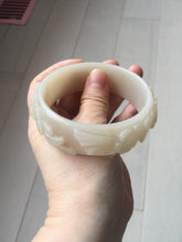 Load image into Gallery viewer, 61mm 100% natural light pink beige white Quartzite (Shetaicui jade) carved flowers bangle XY113