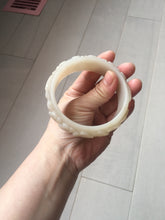 Load image into Gallery viewer, 61mm 100% natural light pink beige white Quartzite (Shetaicui jade) carved flowers bangle XY113