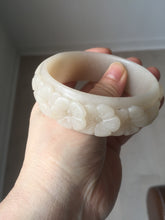 Load image into Gallery viewer, 61mm 100% natural light pink beige white Quartzite (Shetaicui jade) carved flowers bangle XY113