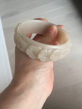 Load image into Gallery viewer, 61mm 100% natural light pink beige white Quartzite (Shetaicui jade) carved flowers bangle XY113