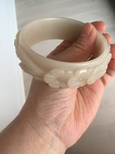Load image into Gallery viewer, 61mm 100% natural light pink beige white Quartzite (Shetaicui jade) carved flowers bangle XY113