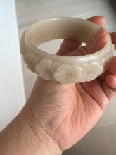 Load image into Gallery viewer, 61mm 100% natural light pink beige white Quartzite (Shetaicui jade) carved flowers bangle XY113