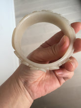 Load image into Gallery viewer, 61mm 100% natural light pink beige white Quartzite (Shetaicui jade) carved flowers bangle XY113