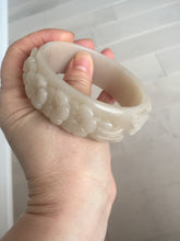 Load image into Gallery viewer, 61mm 100% natural light pink beige white Quartzite (Shetaicui jade) carved flowers bangle XY113