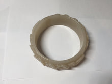 Load image into Gallery viewer, 61mm 100% natural light pink beige white Quartzite (Shetaicui jade) carved flowers bangle XY113