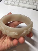 Load image into Gallery viewer, 61mm 100% natural light pink beige white Quartzite (Shetaicui jade) carved flowers bangle XY113