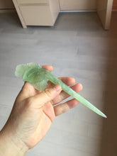 Load image into Gallery viewer, 16cm 100% Natural light green Xiu Jade Serpentine vantage carved lily hairpin AW23