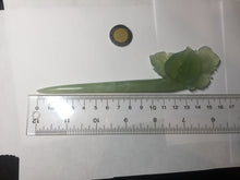 Load image into Gallery viewer, 16cm 100% Natural light green Xiu Jade Serpentine vantage carved lily hairpin AW23