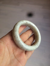 Load image into Gallery viewer, 51.8mm 100% Natural beige with black/brown flying dandelions Osmanthus fragrans cake nephrite Jade bangle HT93