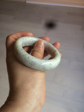 Load image into Gallery viewer, 51.8mm 100% Natural beige with black/brown flying dandelions Osmanthus fragrans cake nephrite Jade bangle HT93