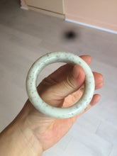 Load image into Gallery viewer, 51.8mm 100% Natural beige with black/brown flying dandelions Osmanthus fragrans cake nephrite Jade bangle HT93