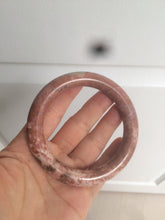 Load image into Gallery viewer, 58.9mm 100% natural Etruscan earth red round cut rose stone (Rhodonite)bangle XY76