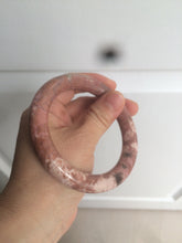 Load image into Gallery viewer, 58.9mm 100% natural Etruscan earth red round cut rose stone (Rhodonite)bangle XY76