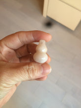 Load image into Gallery viewer, 100% natural icy purple/brown/red Quartzite (jinsi jade, 金丝玉) Golden Silk Jade gourd ( 葫芦, 福禄) pendant/handhold worry stone/desk decor SY73