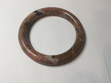 Load image into Gallery viewer, 52.8mm 100% natural fresh light pink/black round cut rose stone (Rhodonite)bangle XY104