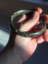 Load image into Gallery viewer, 59.5mm 100% natural black background with white/yellow/red flowers Plum blossom Jade(梅花玉) bangle SY98-7