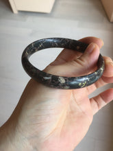 Load image into Gallery viewer, 59.5mm 100% natural black background with white/yellow/red flowers Plum blossom Jade(梅花玉) bangle SY98-6