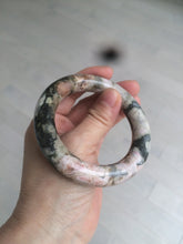 Load image into Gallery viewer, 53.4mm 100% natural pink/black time series(时光系列) round cut style rose stone (Rhodonite) bangle XY86