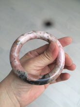 Load image into Gallery viewer, 54.9mm 100% natural red/pink/black chubby round cut rose stone (Rhodonite) bangle XY84
