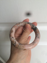 Load image into Gallery viewer, 54.9mm 100% natural red/pink/black chubby round cut rose stone (Rhodonite) bangle XY84