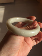 Load image into Gallery viewer, 54.6mm 100% Natural white/beige with floating dandelions nephrite jade bangle HT99
