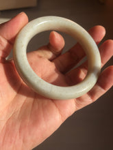 Load image into Gallery viewer, 54.6mm 100% Natural white/beige with floating dandelions nephrite jade bangle HT99