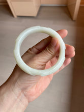 Load image into Gallery viewer, 57.5mm 100% Natural white carved feathers Xiu Jade (Serpentine) bangle SY53