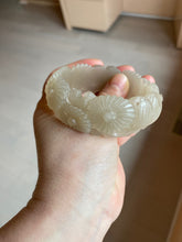 Load image into Gallery viewer, 55mm 100% natural light pale pink/gray/beige Quartzite (Shetaicui jade) carved flowers bangle SY51