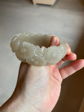 Load image into Gallery viewer, 55mm 100% natural light pale pink/gray/beige Quartzite (Shetaicui jade) carved flowers bangle SY51