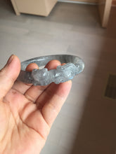 Load image into Gallery viewer, 60.8mm 100% natural black white (水墨) Quartzite (Shetaicui jade) 3D carved Cat bangle SY125