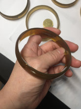 Load image into Gallery viewer, 66.7-71.1mm 100% Natural black brown beige thin Buffalo Horn bangle group AW10