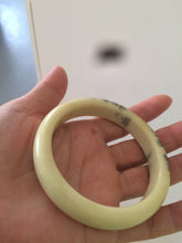 Load image into Gallery viewer, 58.9mm100% Natural butter yellow with black floating wildflowers Xiu Jade Serpentine bangle T348