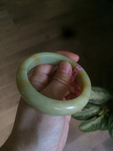 Load image into Gallery viewer, 53.4mm 100% Natural yellow Xiu Jade (Serpentine) bangle Xiu jade L72