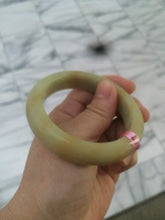 Load image into Gallery viewer, 53.4mm 100% Natural yellow Xiu Jade (Serpentine) bangle Xiu jade L72