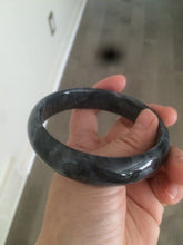 Load image into Gallery viewer, 56-63mm 100% natural black/white carbonate jade bangle F61
