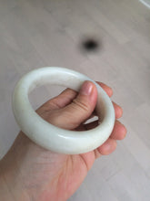 Load image into Gallery viewer, 59.4mm 100% Natural white/beige with black/brown flying dandelions Osmanthus fragrant cake chubby nephrite Jade bangle HT55