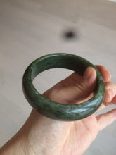 Load image into Gallery viewer, 60.5mm 100% Natural dark green/black nephrite Jade(碧玉)  bangle HF17