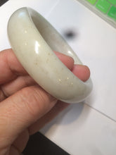 Load image into Gallery viewer, 59.4mm 100% Natural white/beige with black/brown flying dandelions Osmanthus fragrant cake chubby nephrite Jade bangle HT55
