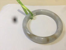 Load image into Gallery viewer, 57.8mm Certified Type A 100% Natural light green/brown Jadeite Jade bangle Z81-5732