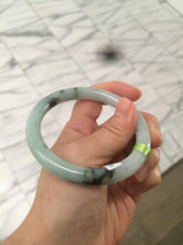 Load image into Gallery viewer, 56.7mm certified type A 100% Natural light/dark green round cut Jadeite Jade bangle Q57-3070