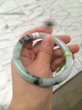 Load image into Gallery viewer, 56.7mm certified type A 100% Natural light/dark green round cut Jadeite Jade bangle Q57-3070