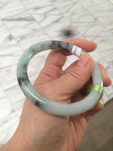 Load image into Gallery viewer, 56.7mm certified type A 100% Natural light/dark green round cut Jadeite Jade bangle Q57-3070