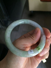 Load image into Gallery viewer, 55mm 100% natural certified light green/purple round cut jadeite jade bangle U18-1151
