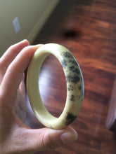 Load image into Gallery viewer, 58.9mm100% Natural butter yellow with black floating wildflowers Xiu Jade Serpentine bangle T348